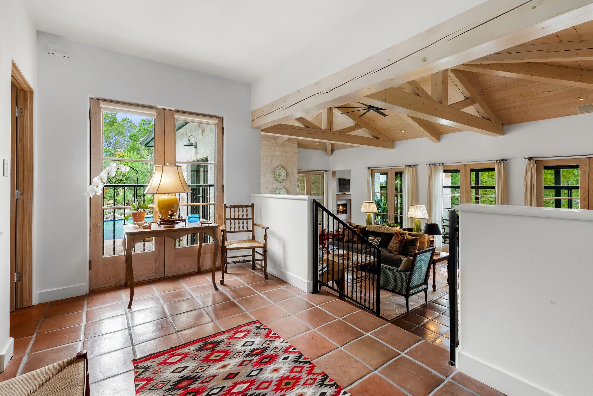 698 Windsong Trl, West Lake Hills, TX 78746