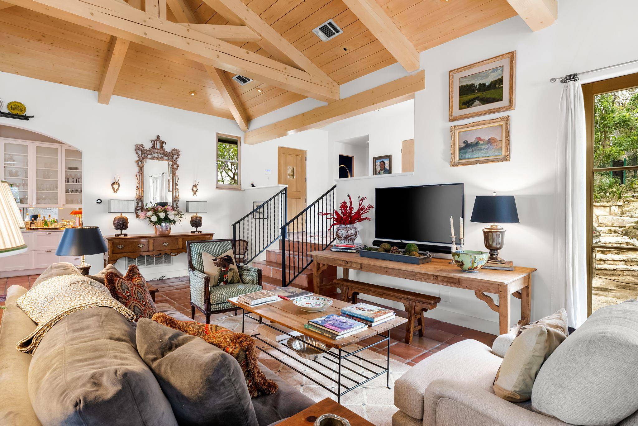 698 Windsong Trl, West Lake Hills, TX 78746