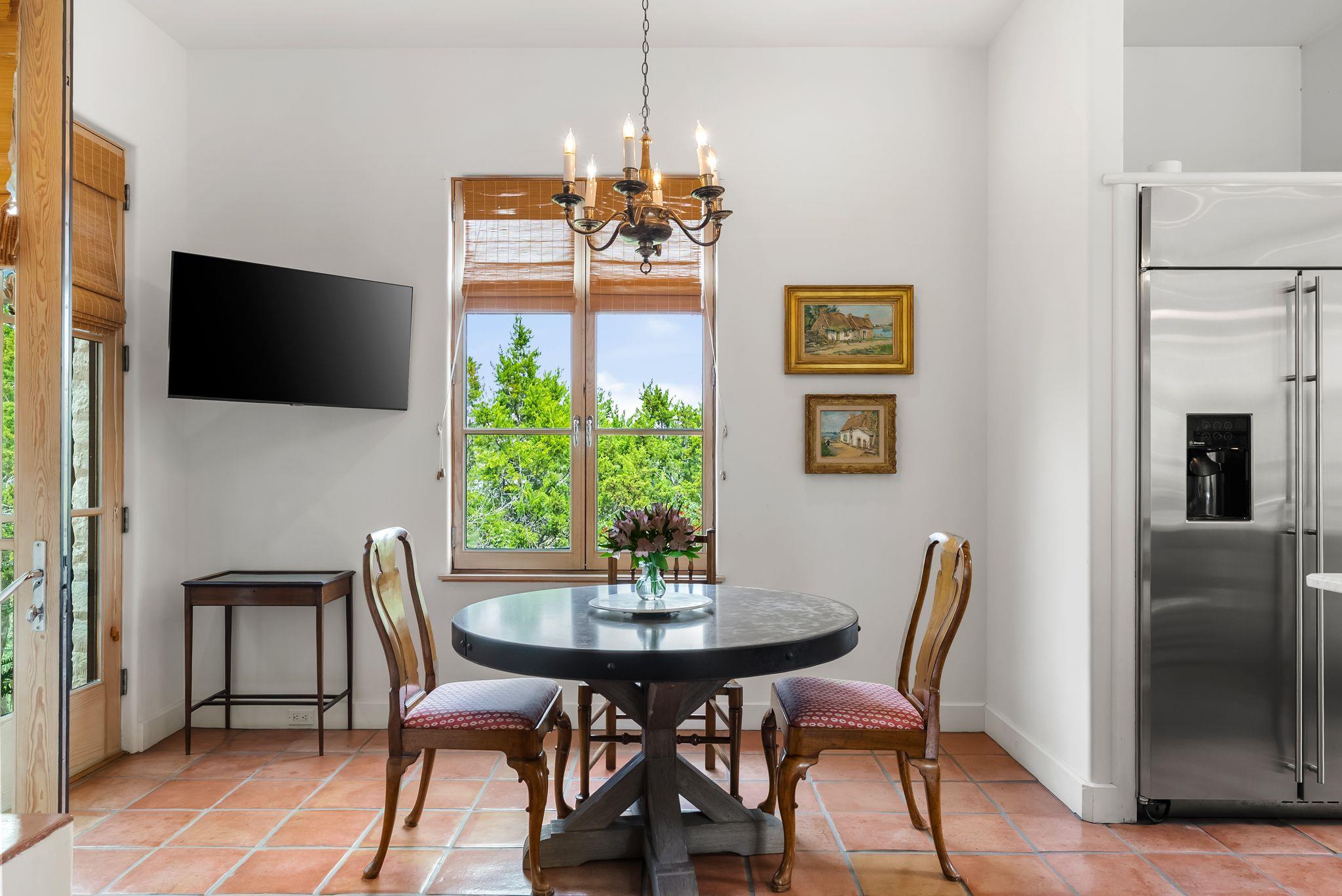 698 Windsong Trl, West Lake Hills, TX 78746