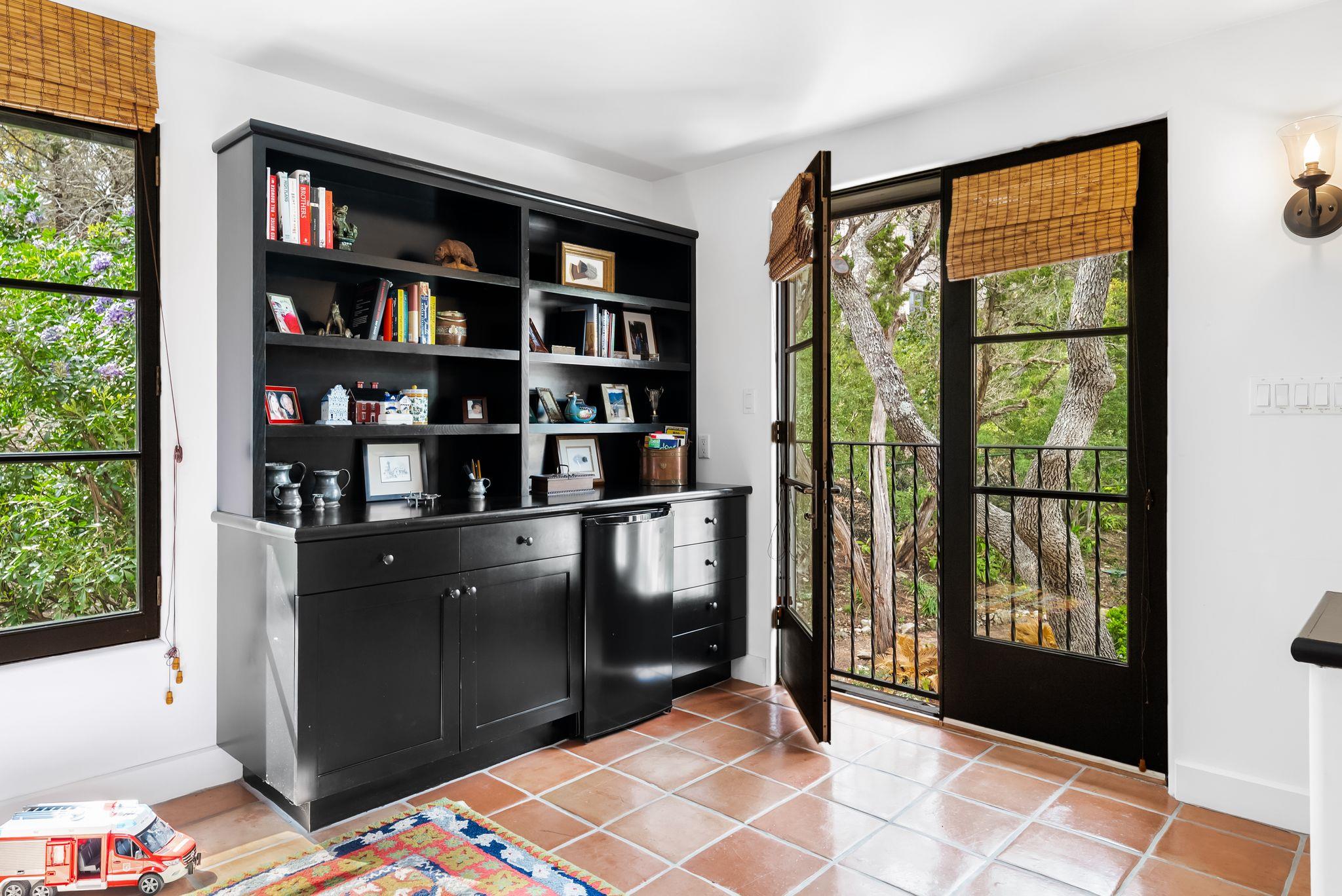 698 Windsong Trl, West Lake Hills, TX 78746