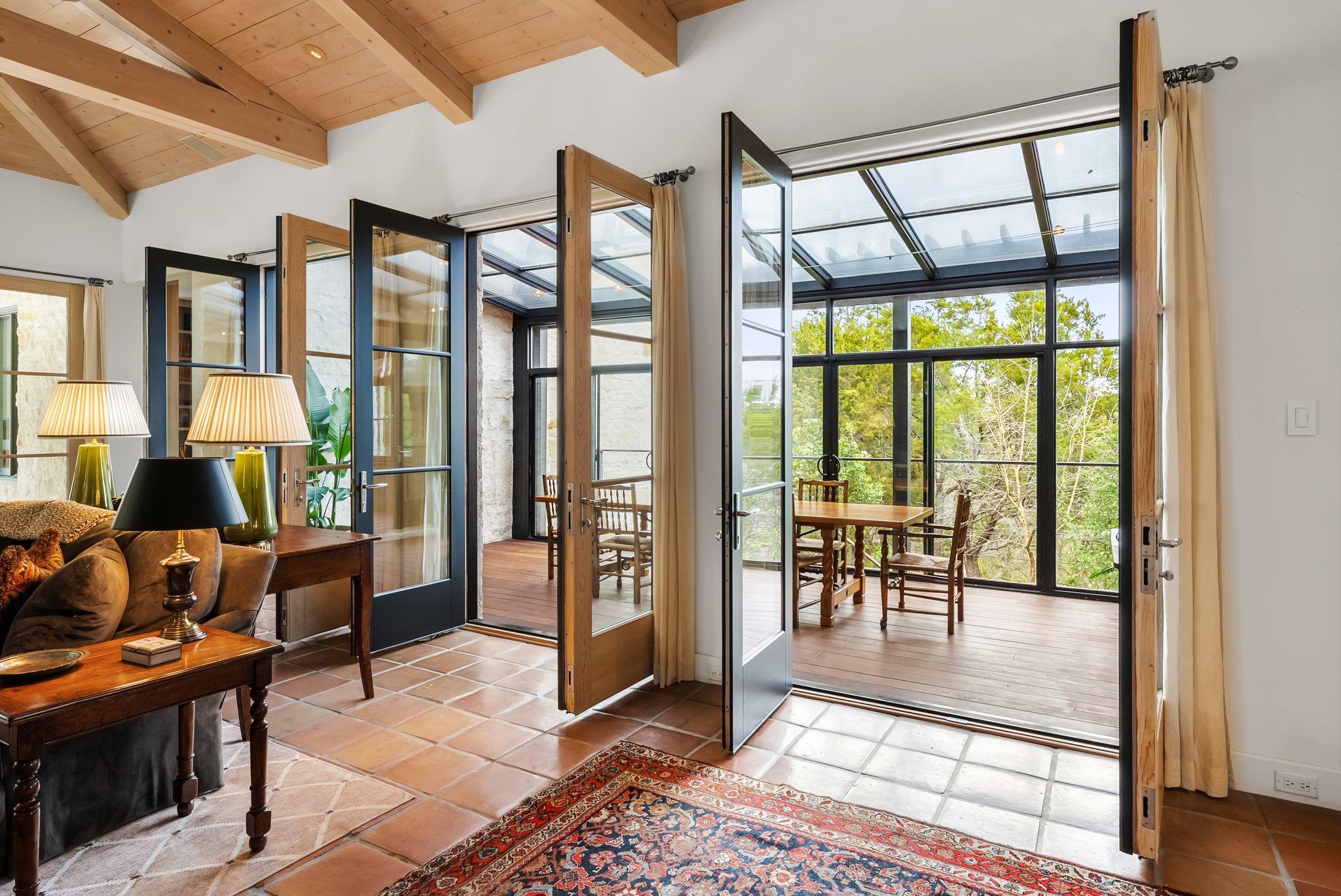 698 Windsong Trl, West Lake Hills, TX 78746