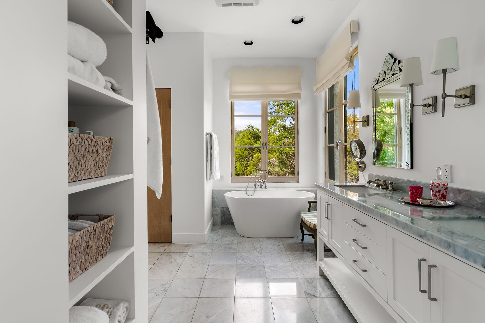 698 Windsong Trl, West Lake Hills, TX 78746