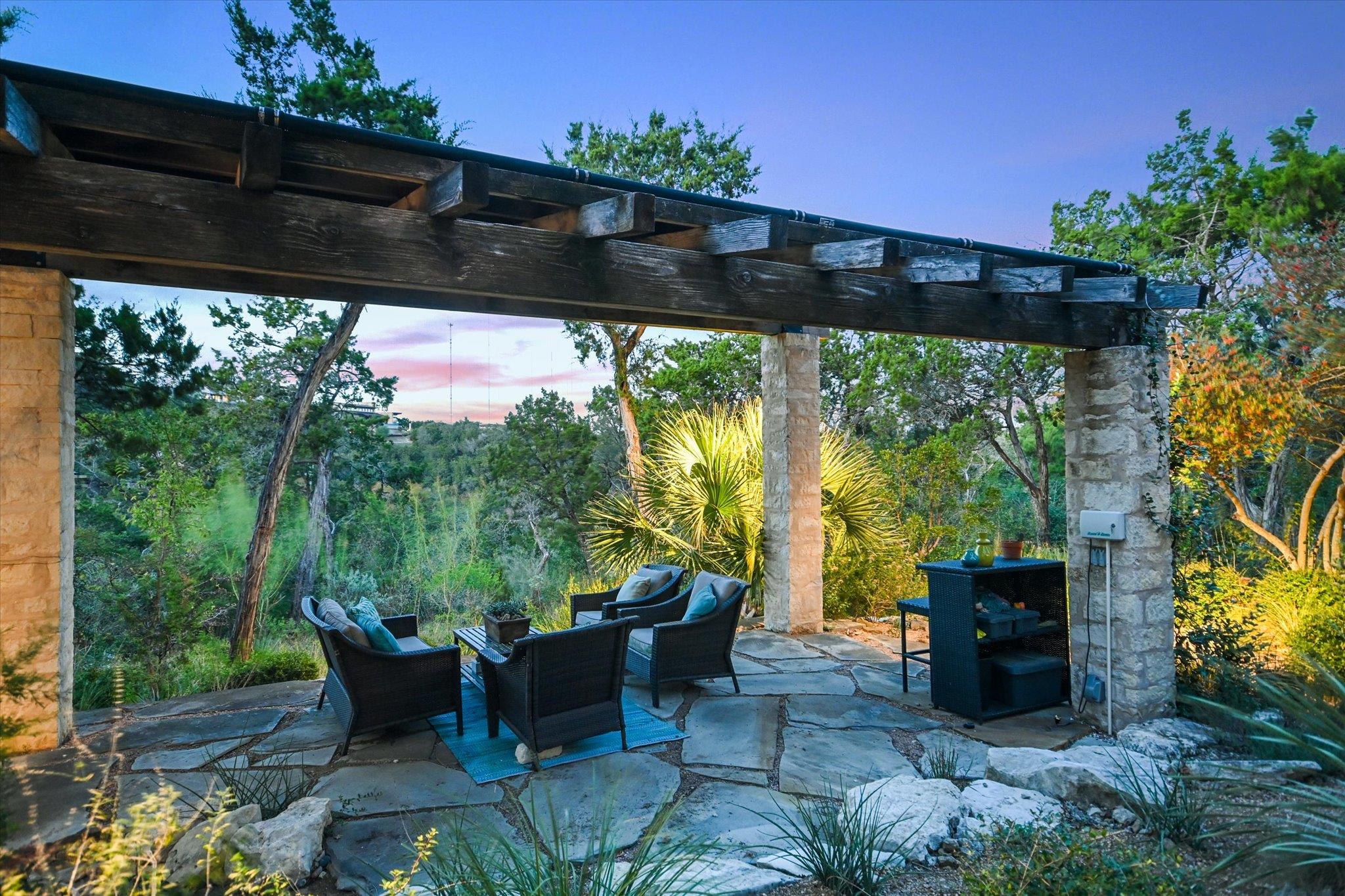 698 Windsong Trl, West Lake Hills, TX 78746