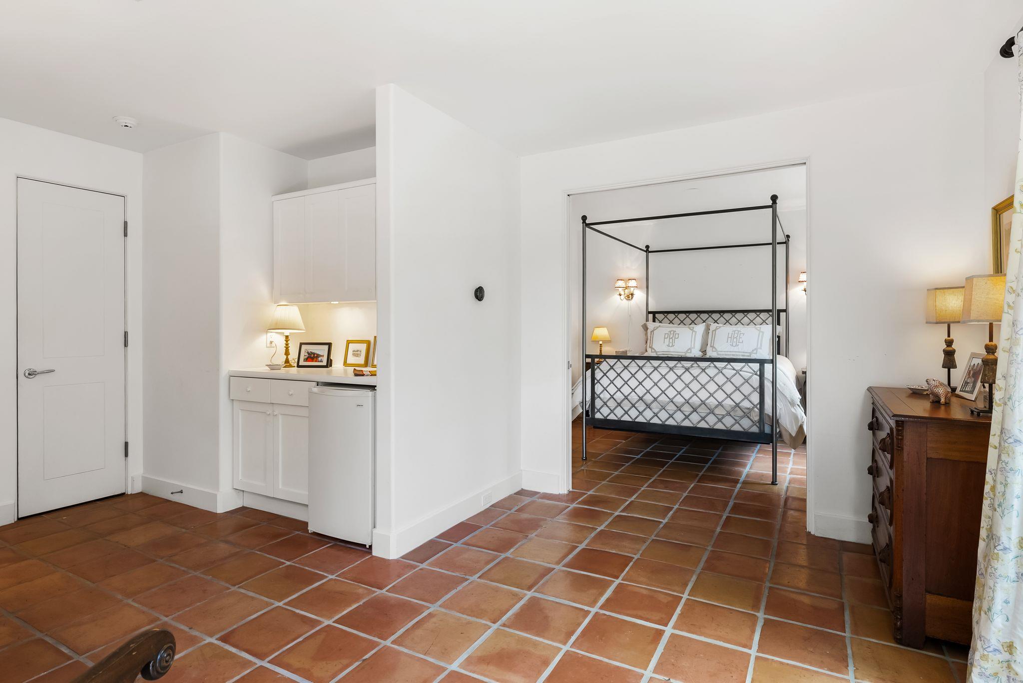 698 Windsong Trl, West Lake Hills, TX 78746