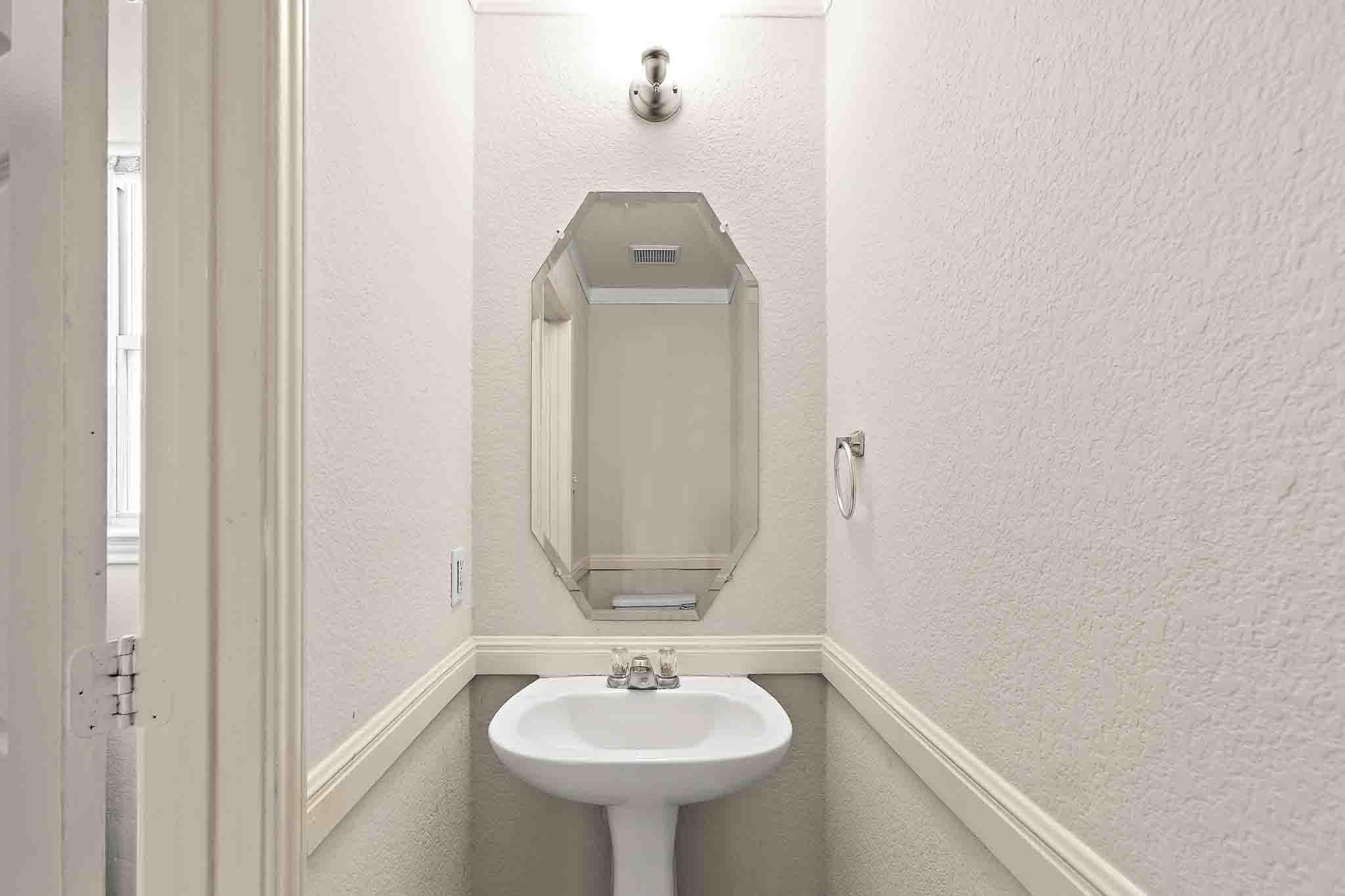 280 Strawn, Kyle, TX 78640