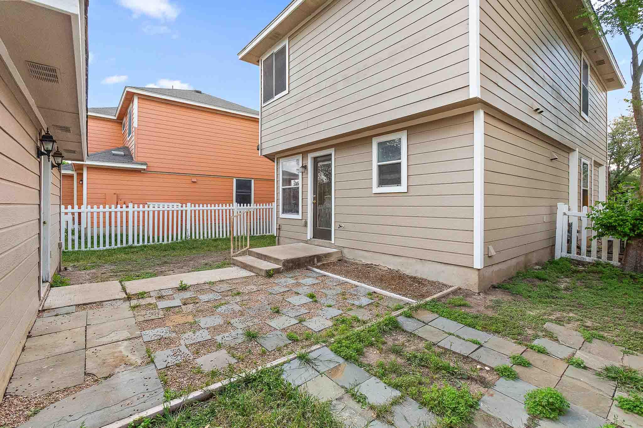 280 Strawn, Kyle, TX 78640