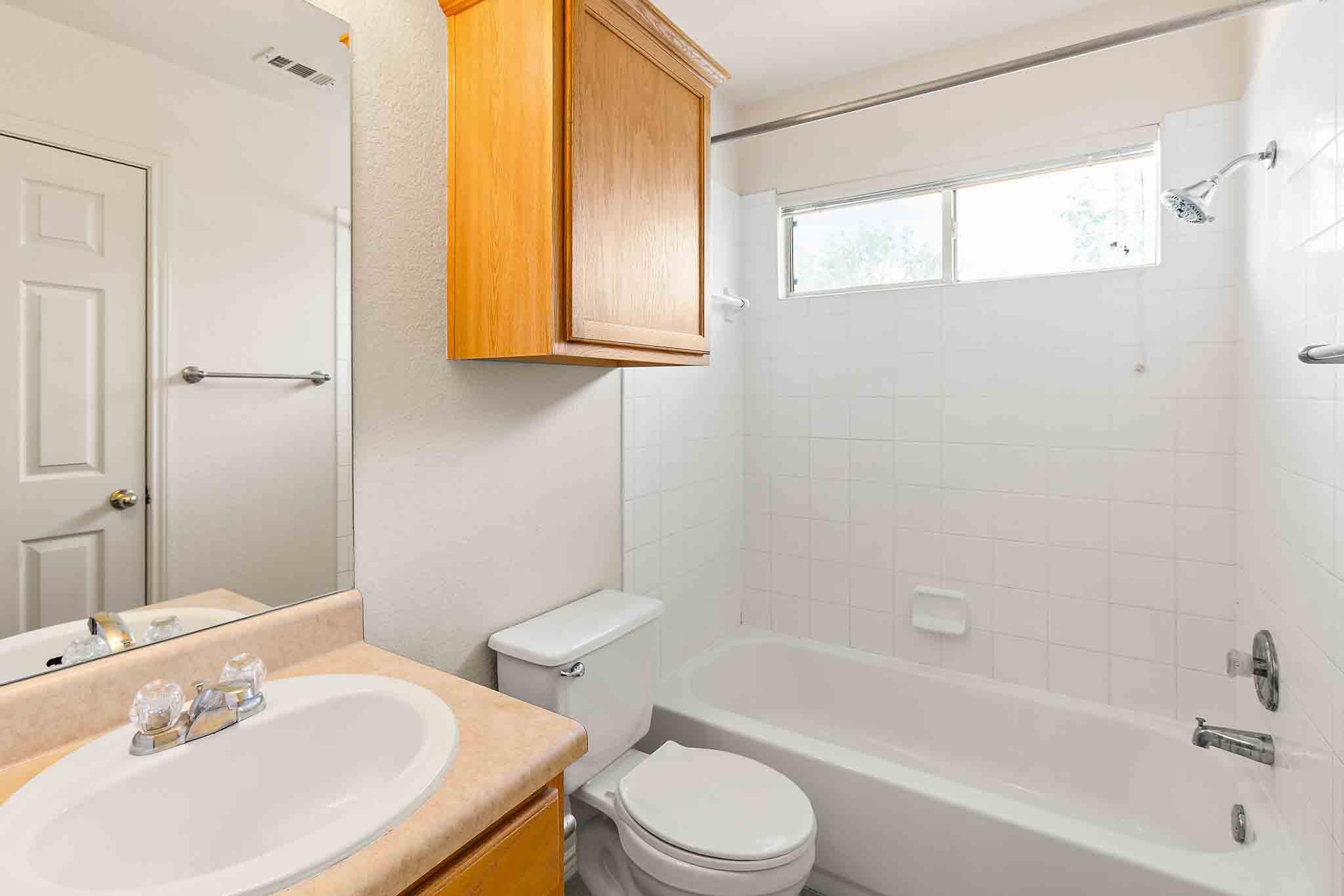 280 Strawn, Kyle, TX 78640