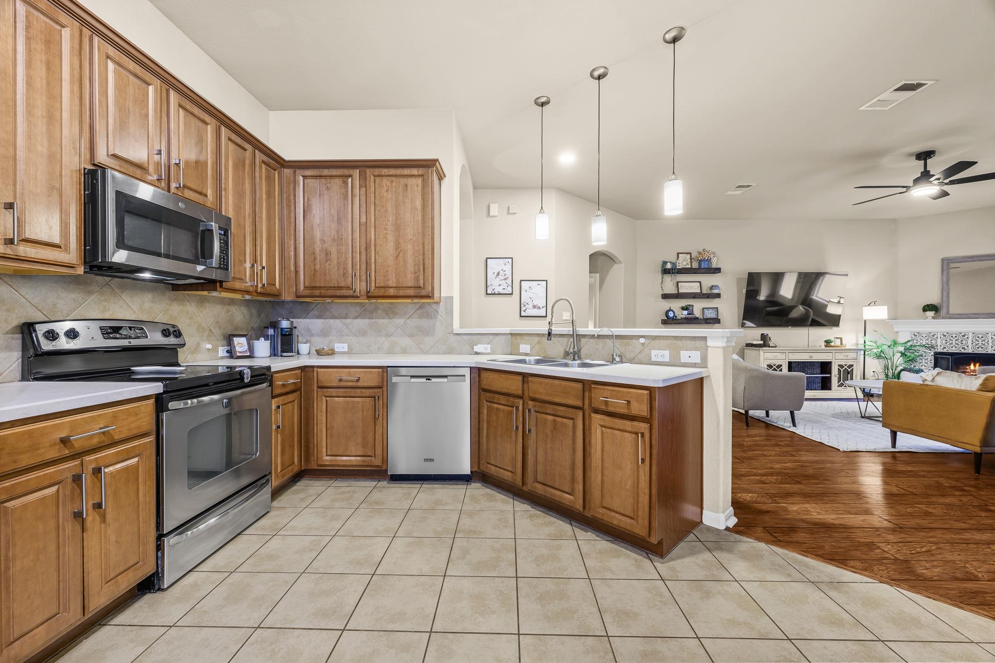 129 Barn Owl Loop, Leander, TX 78641