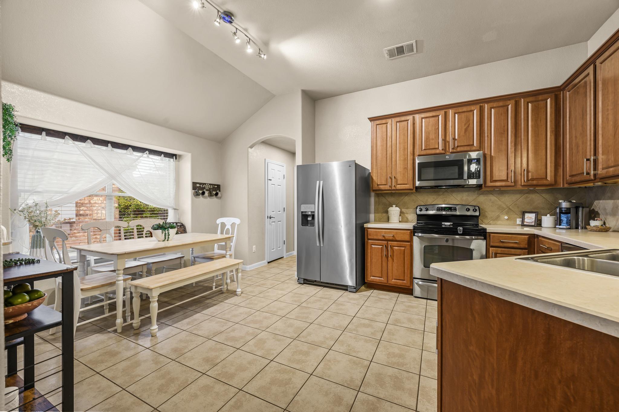 129 Barn Owl Loop, Leander, TX 78641