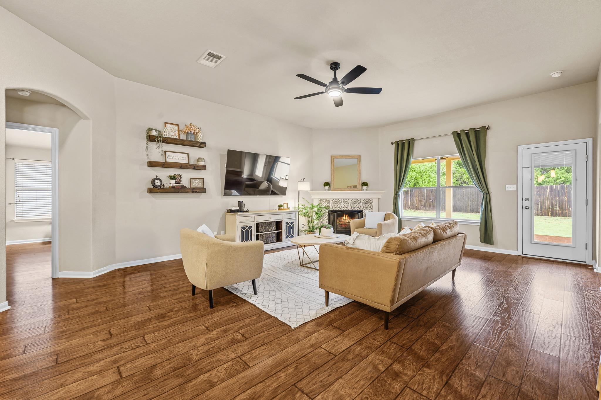 129 Barn Owl Loop, Leander, TX 78641