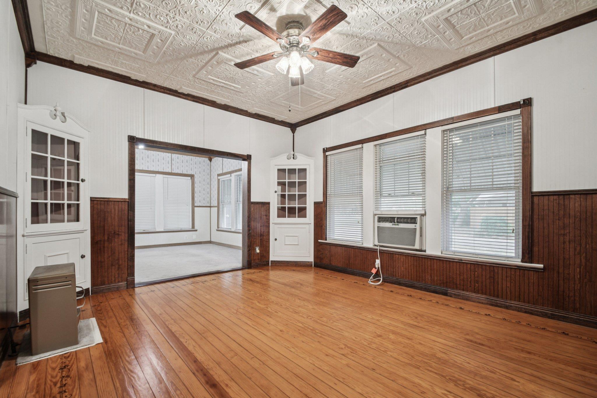 611 N Main St, Elgin, TX 78621