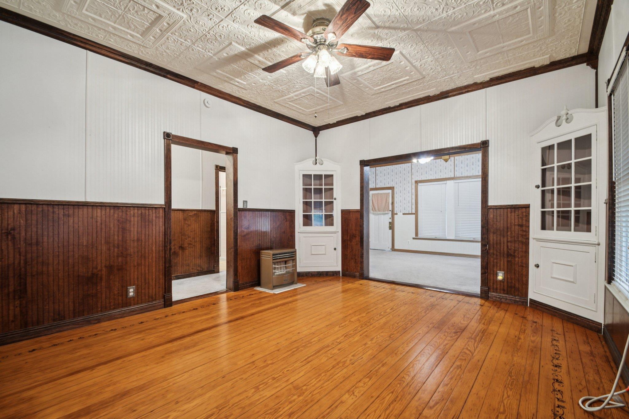 611 N Main St, Elgin, TX 78621