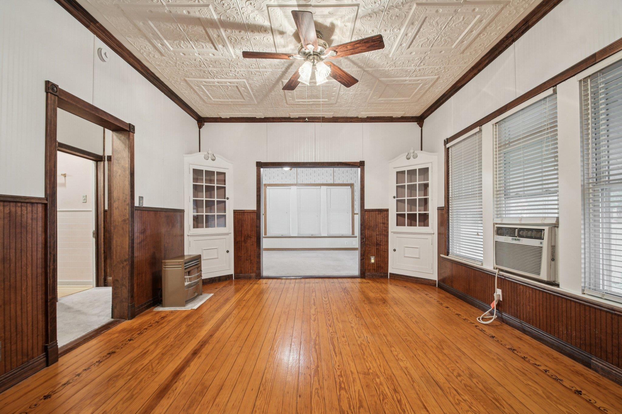 611 N Main St, Elgin, TX 78621