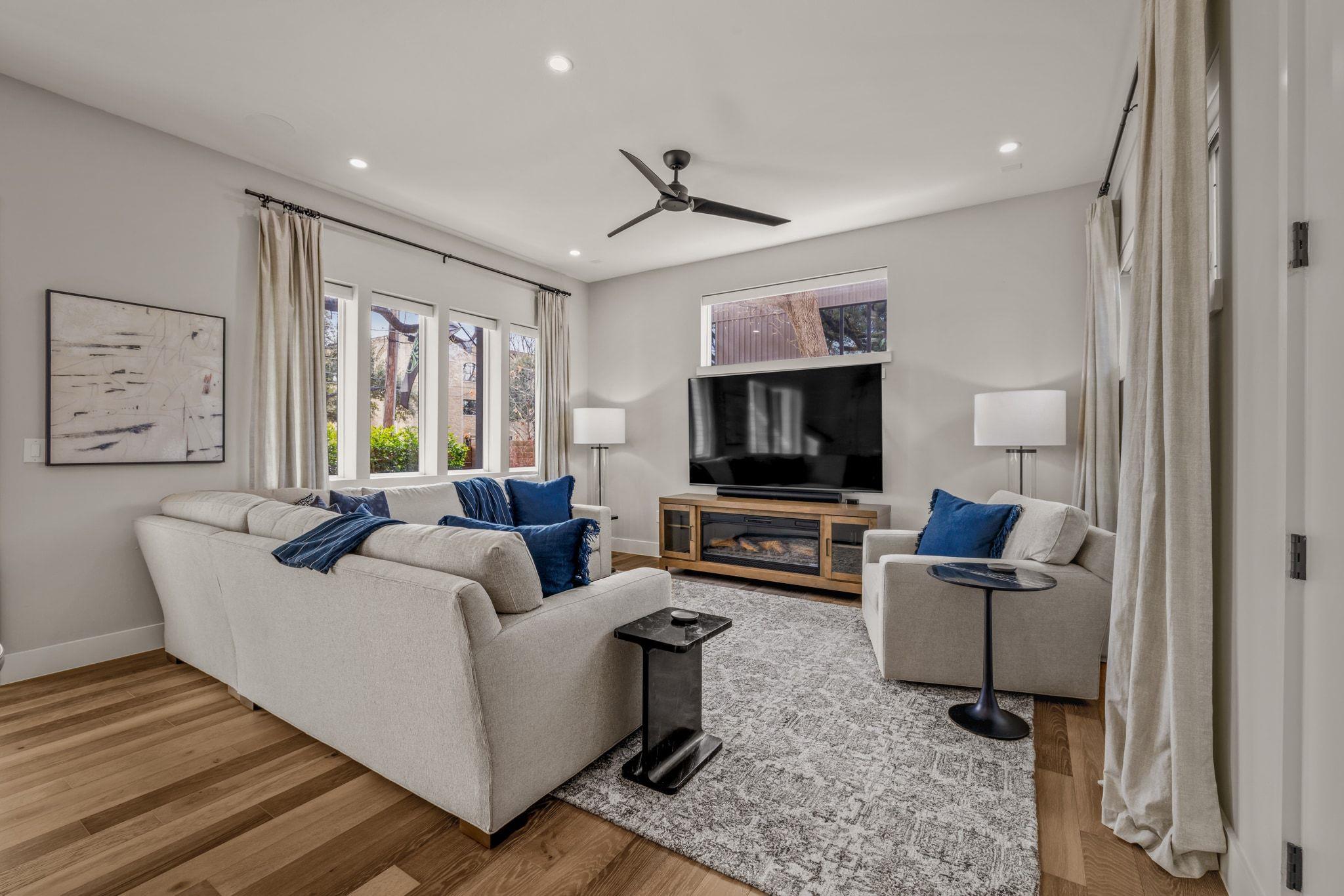 1101 W 39 1/2 St # B, Austin, TX 78756