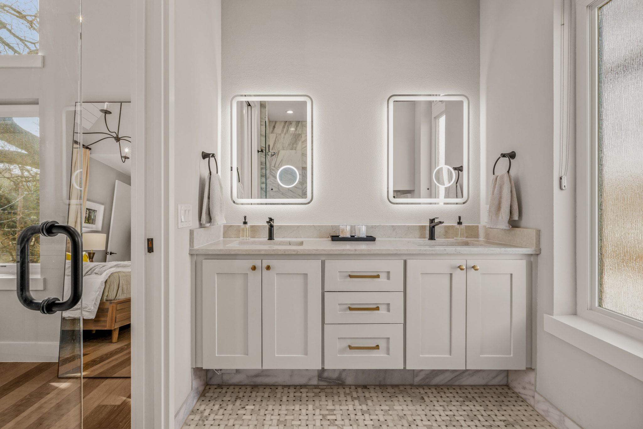 1101 W 39 1/2 St # B, Austin, TX 78756