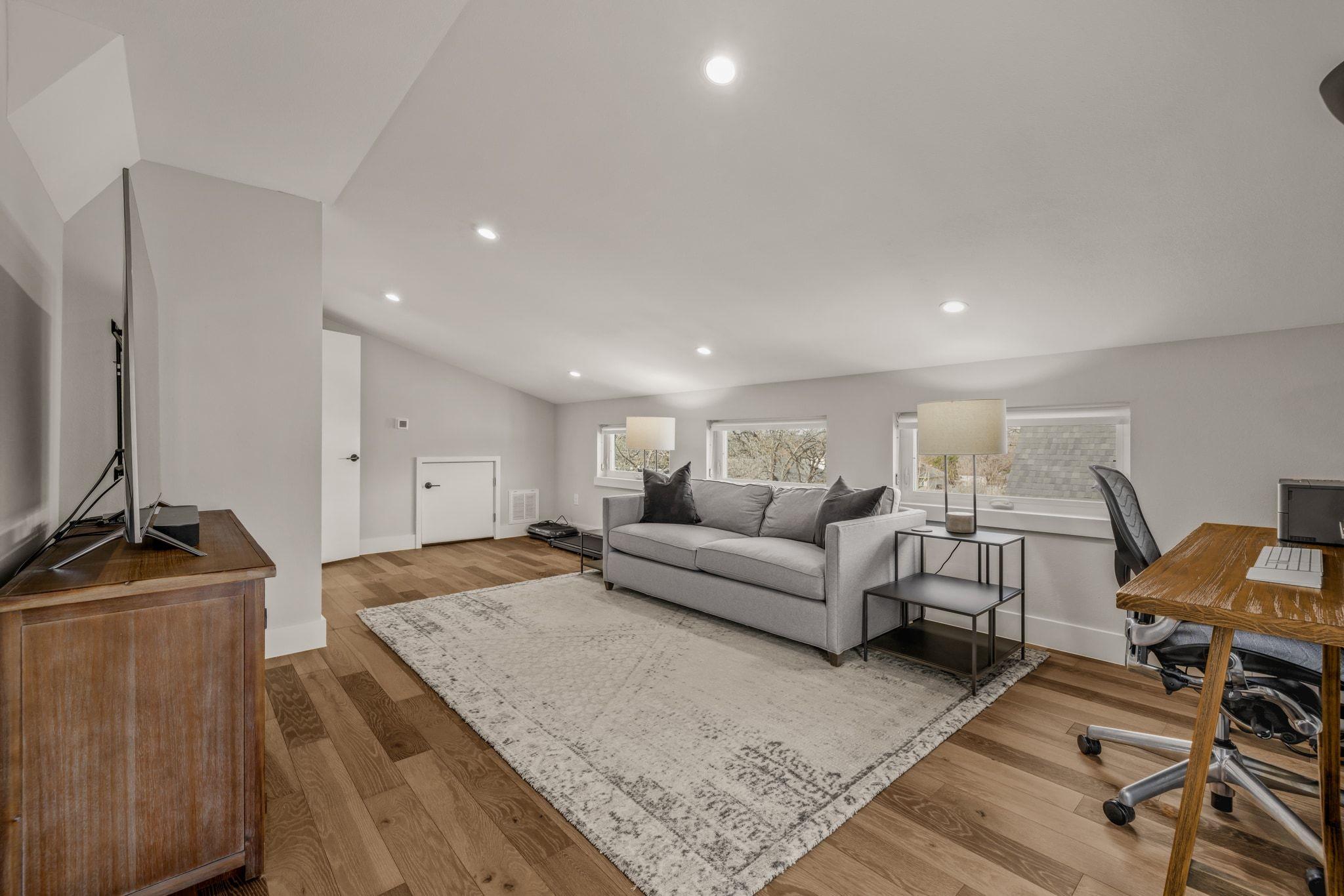 1101 W 39 1/2 St # B, Austin, TX 78756