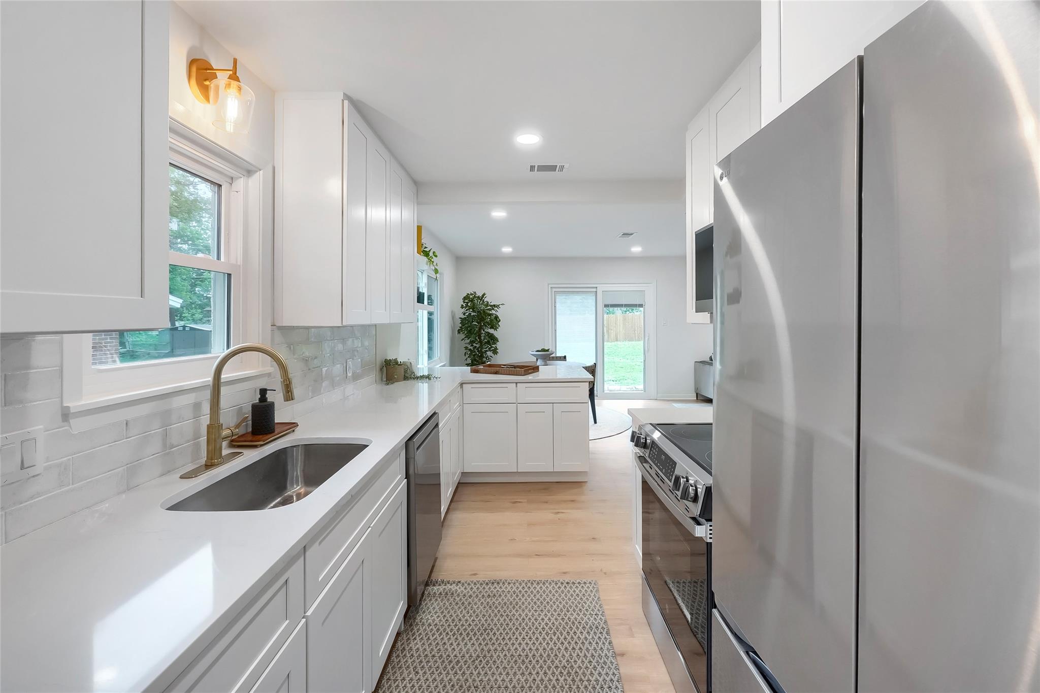 5907 Eureka Dr, Austin, TX 78745