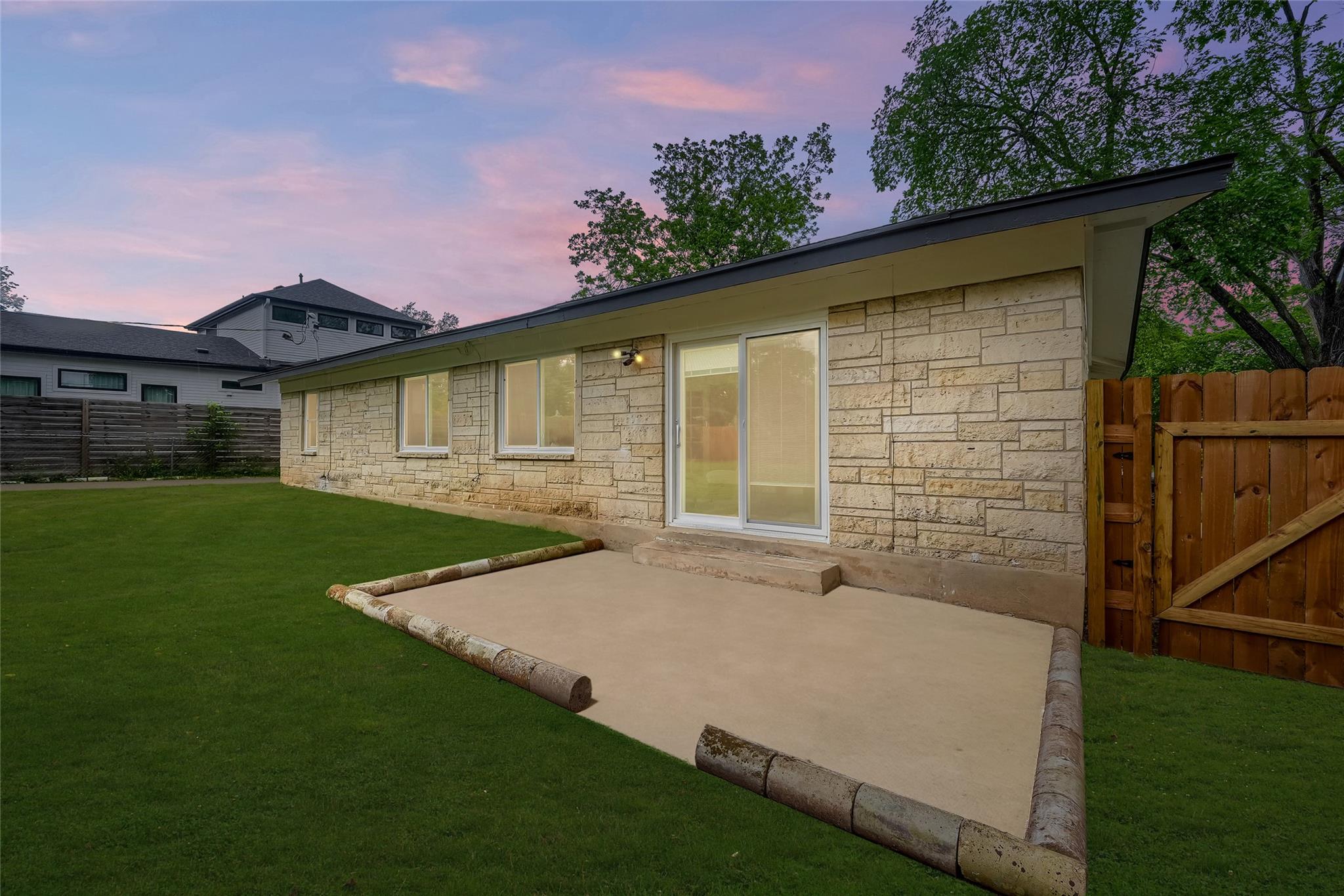 5907 Eureka Dr, Austin, TX 78745