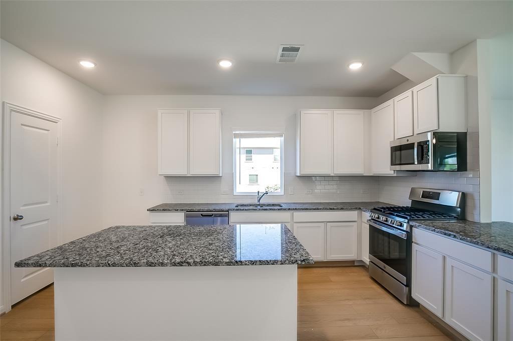 300 Timber Brook Dr, Hutto, TX 78634