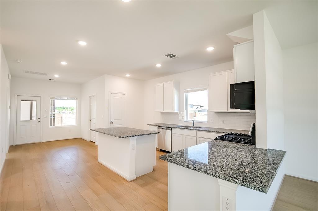 300 Timber Brook Dr, Hutto, TX 78634