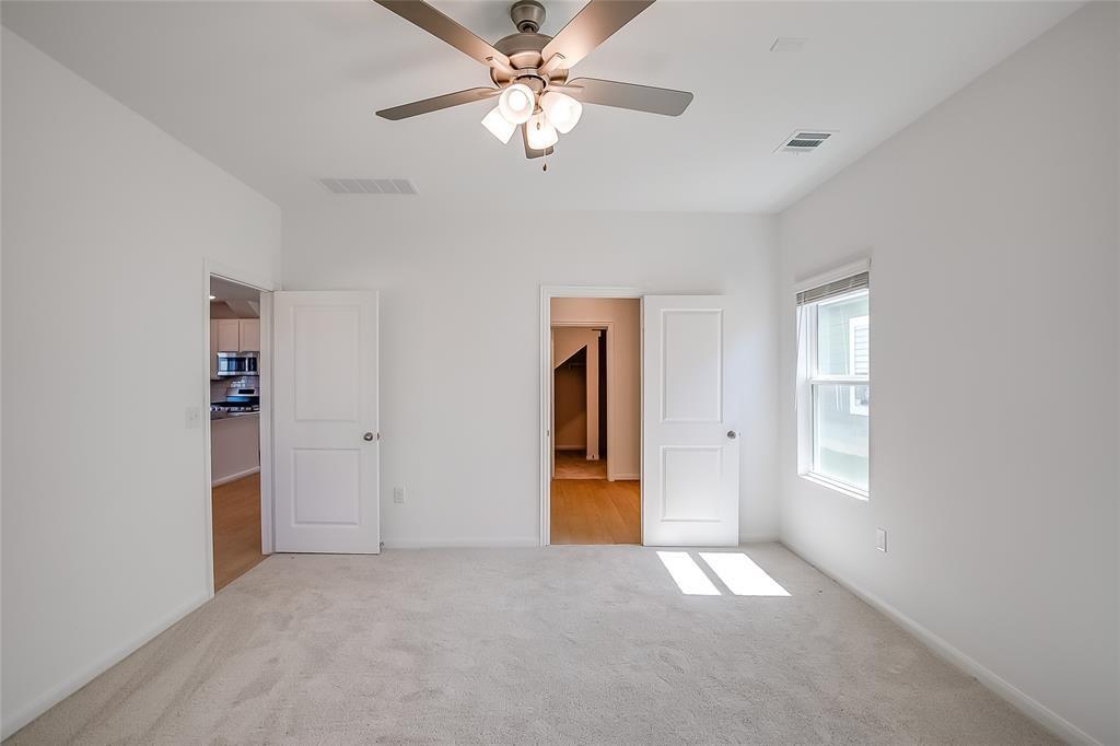 300 Timber Brook Dr, Hutto, TX 78634