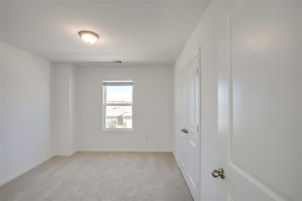 300 Timber Brook Dr, Hutto, TX 78634