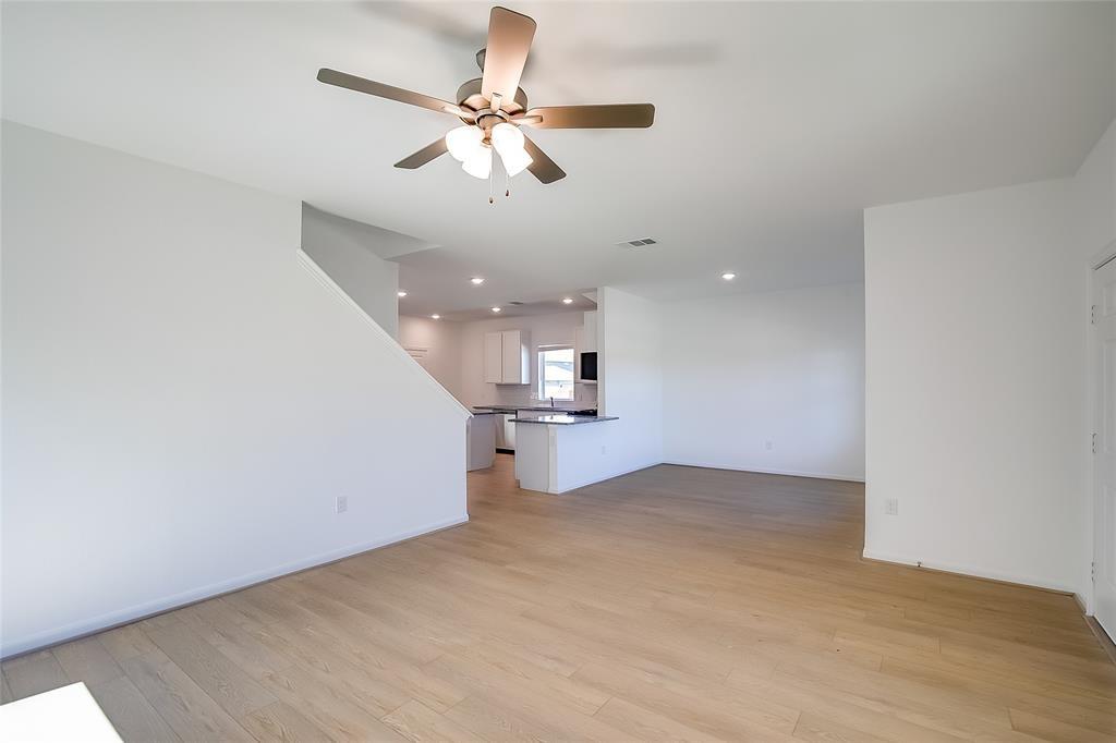 300 Timber Brook Dr, Hutto, TX 78634