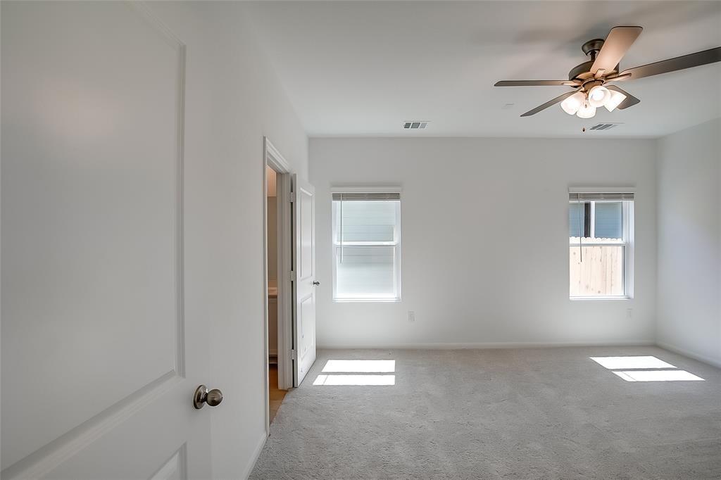 300 Timber Brook Dr, Hutto, TX 78634