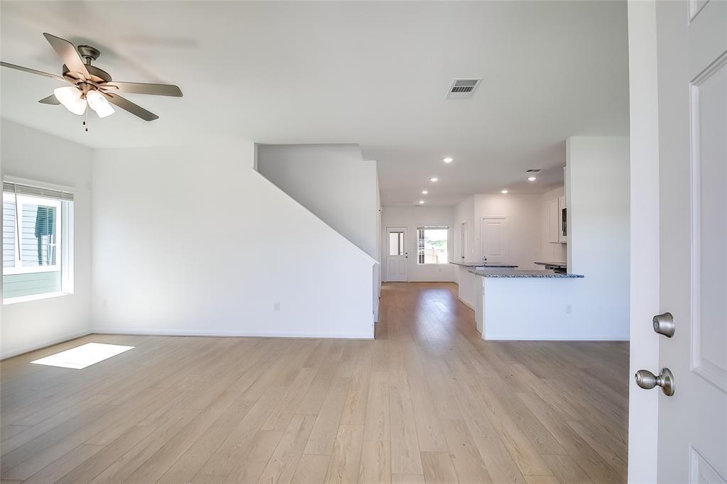 300 Timber Brook Dr, Hutto, TX 78634