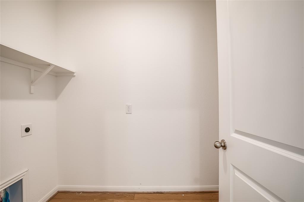 300 Timber Brook Dr, Hutto, TX 78634