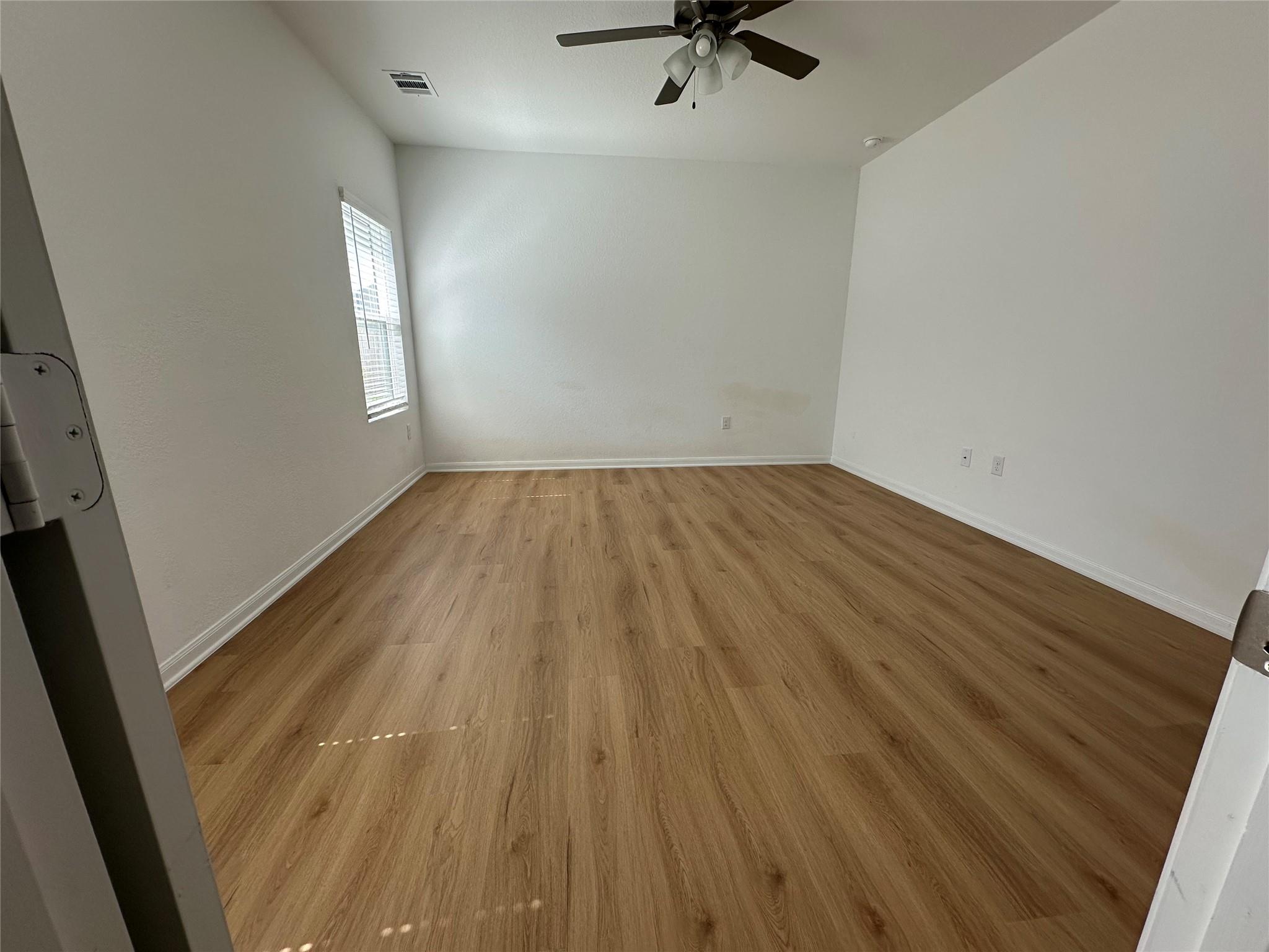 300 Timber Brook Dr, Hutto, TX 78634