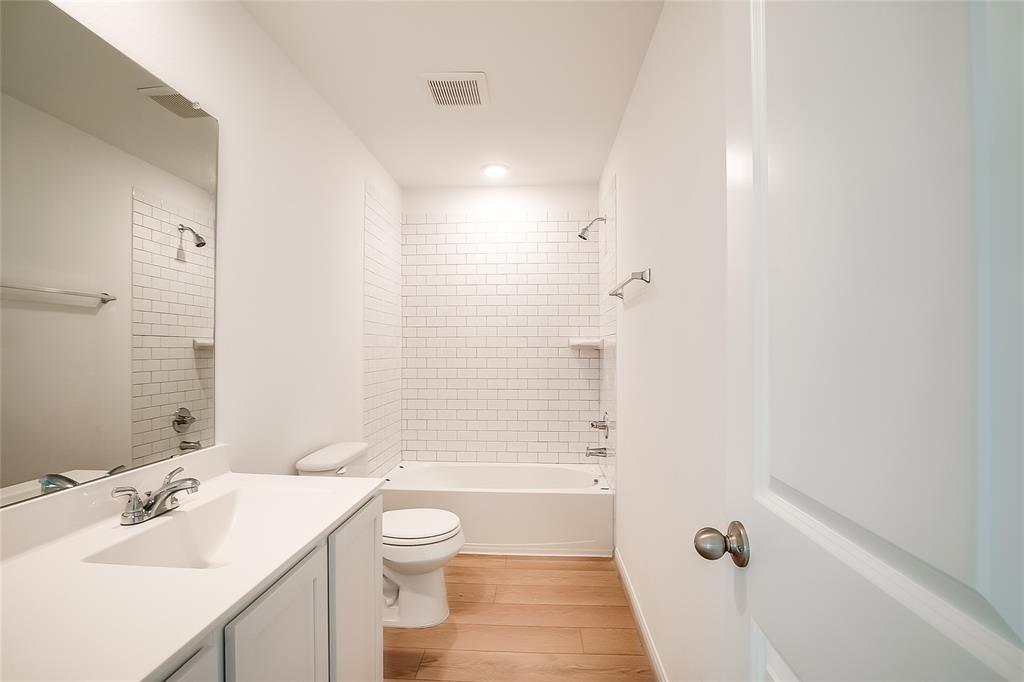 300 Timber Brook Dr, Hutto, TX 78634