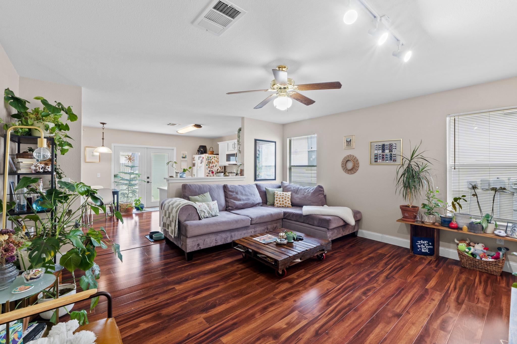 5220 Hutchinson Dr, Austin, TX 78723