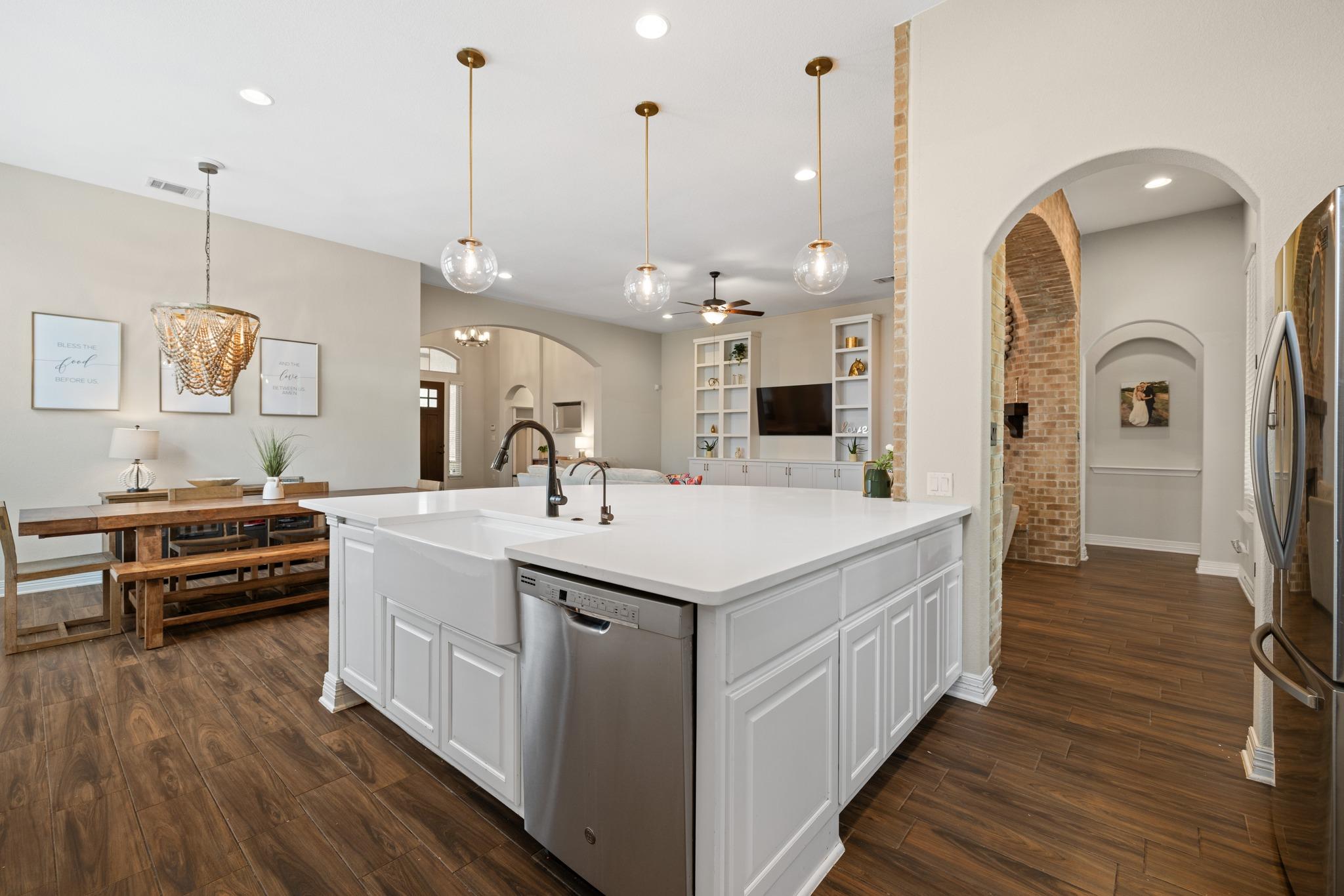 452 Pienza Dr, Georgetown, TX 78628