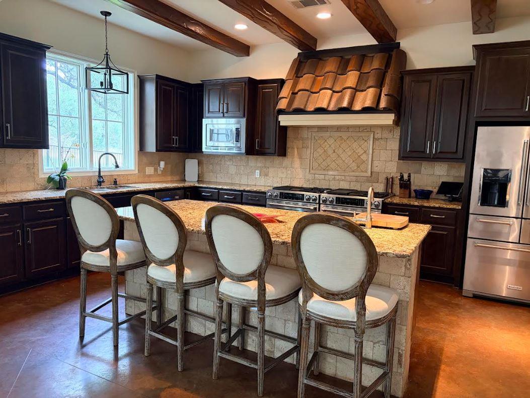 1603 Las Entradas Dr, Spicewood, TX 78669