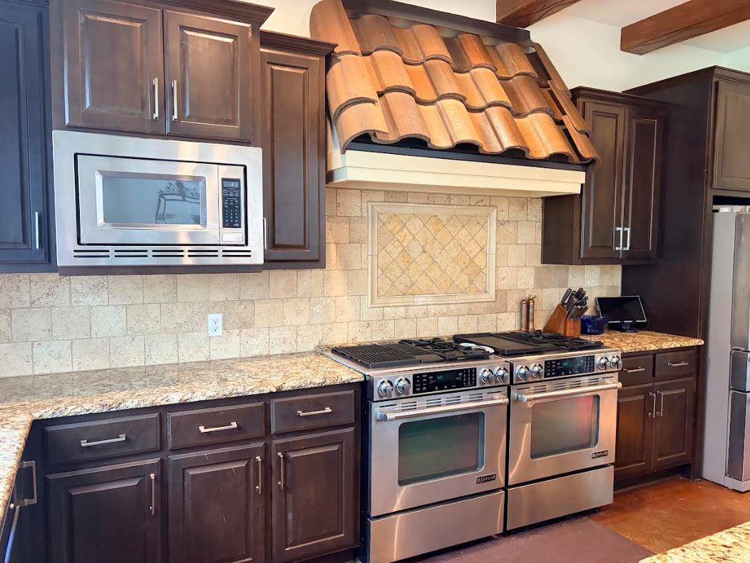 1603 Las Entradas Dr, Spicewood, TX 78669