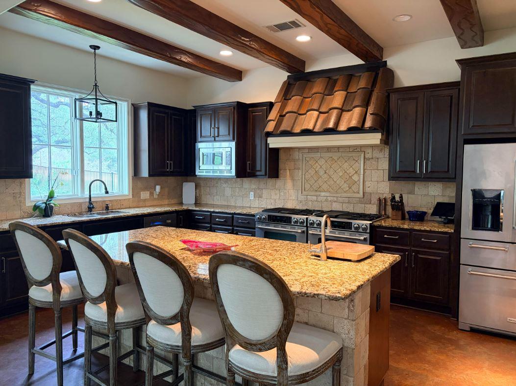 1603 Las Entradas Dr, Spicewood, TX 78669