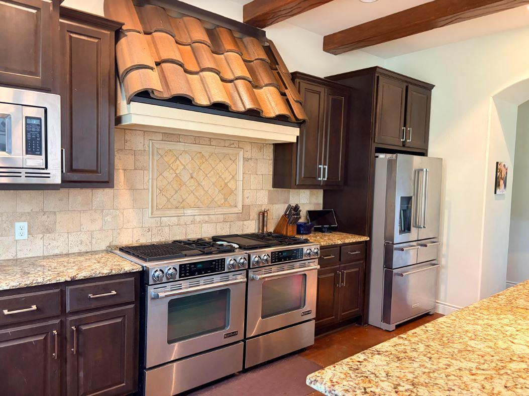 1603 Las Entradas Dr, Spicewood, TX 78669