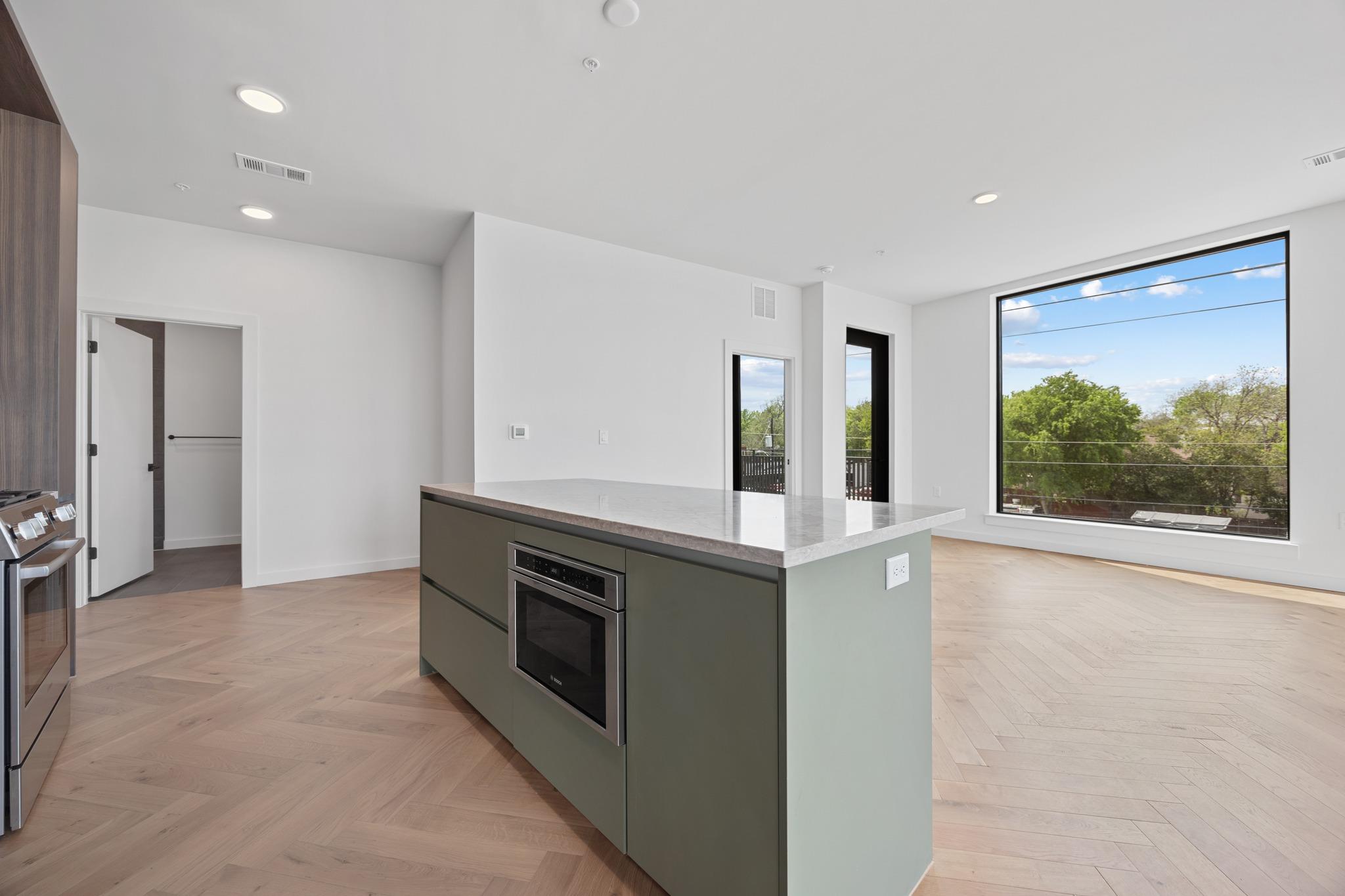 2209 S 1st St # 310, Austin, TX 78704