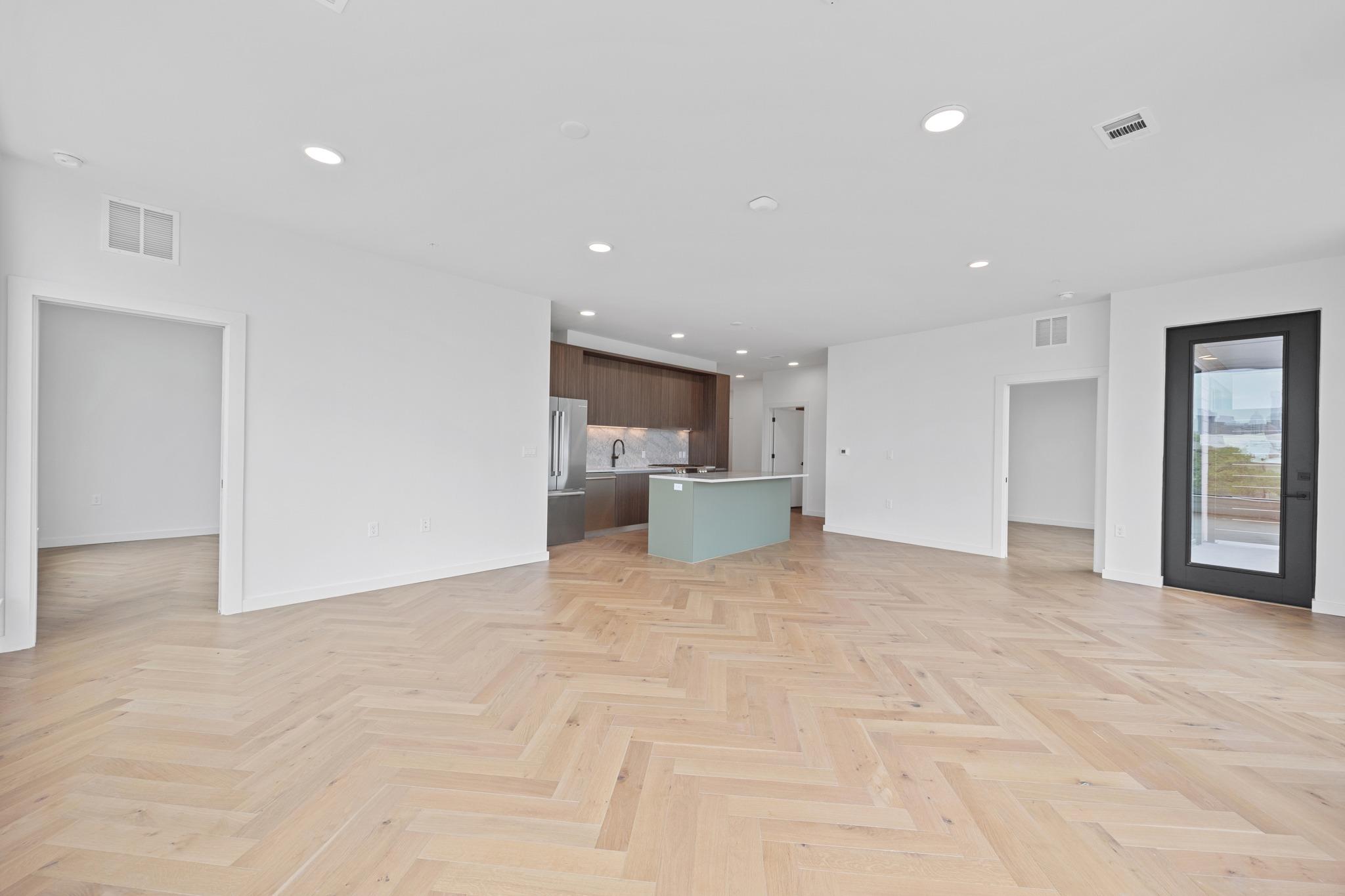 2209 S 1st St # 310, Austin, TX 78704