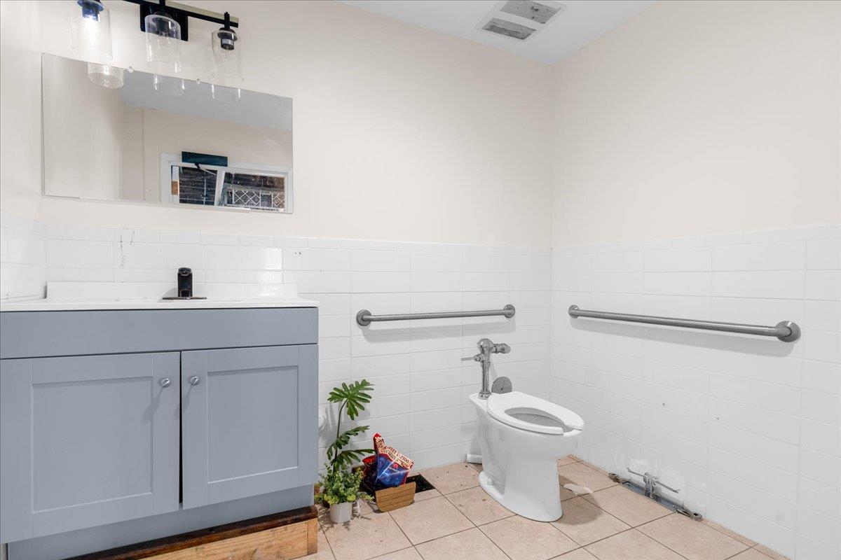 117 East St # 100, Hutto, TX 78634