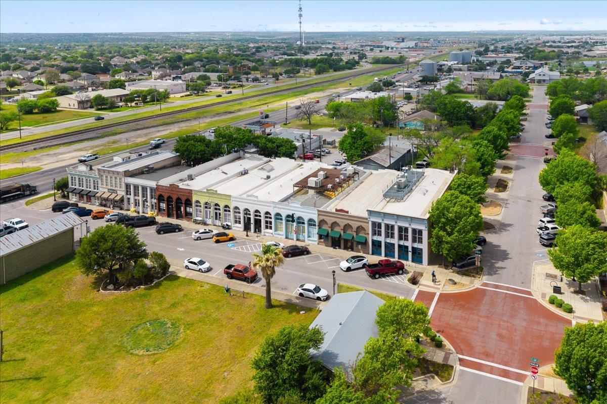 117 East St # 100, Hutto, TX 78634