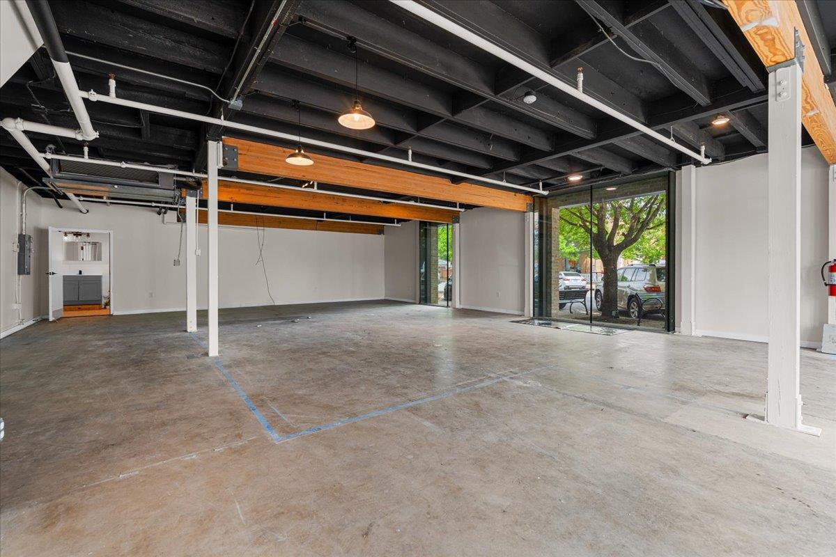 117 East St # 100, Hutto, TX 78634