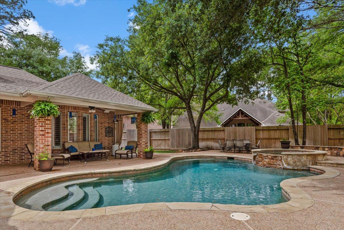 15519 Stallion Point Cir, Cypress, TX 77429