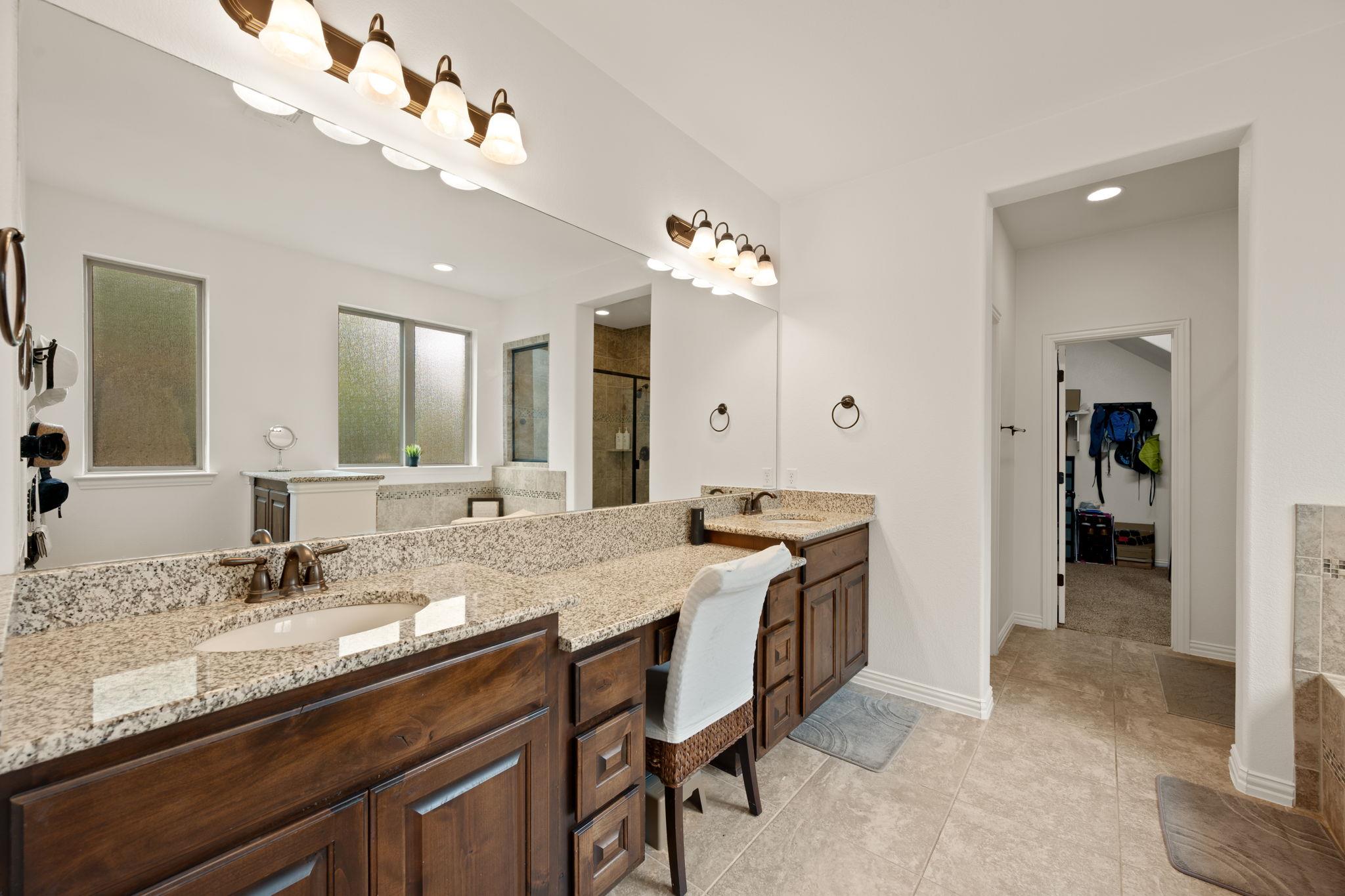 426 Sand Hills Ln, Austin, TX 78737