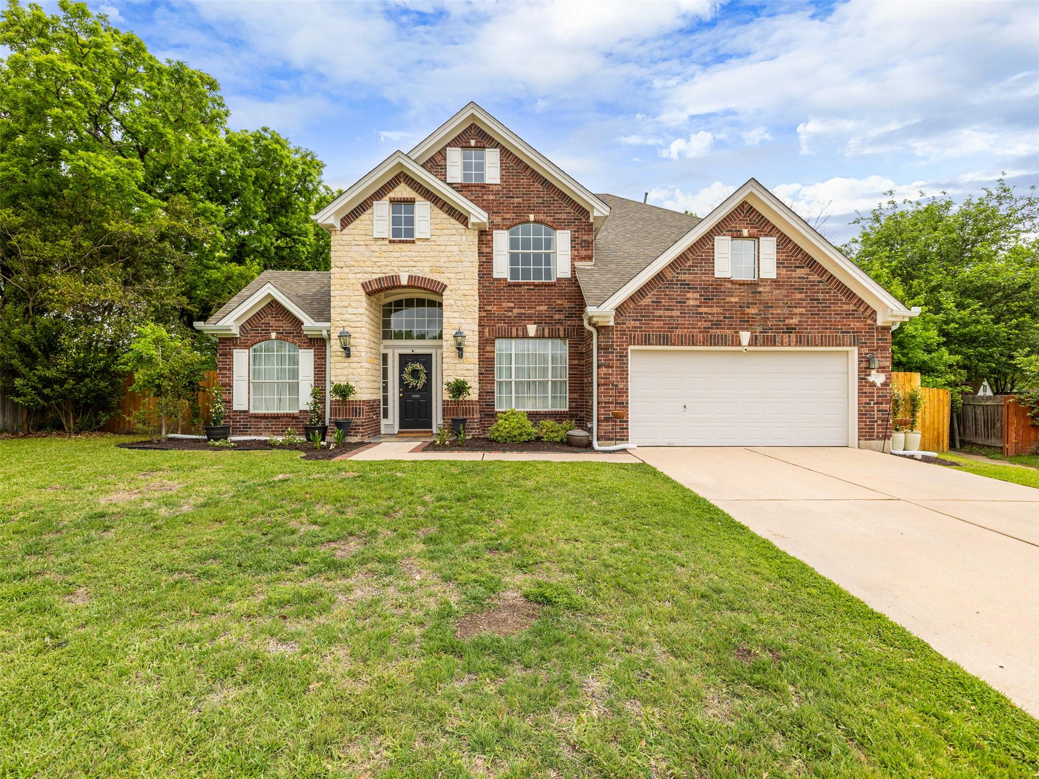 300 N Carriage Hills Dr, Georgetown, TX 78626