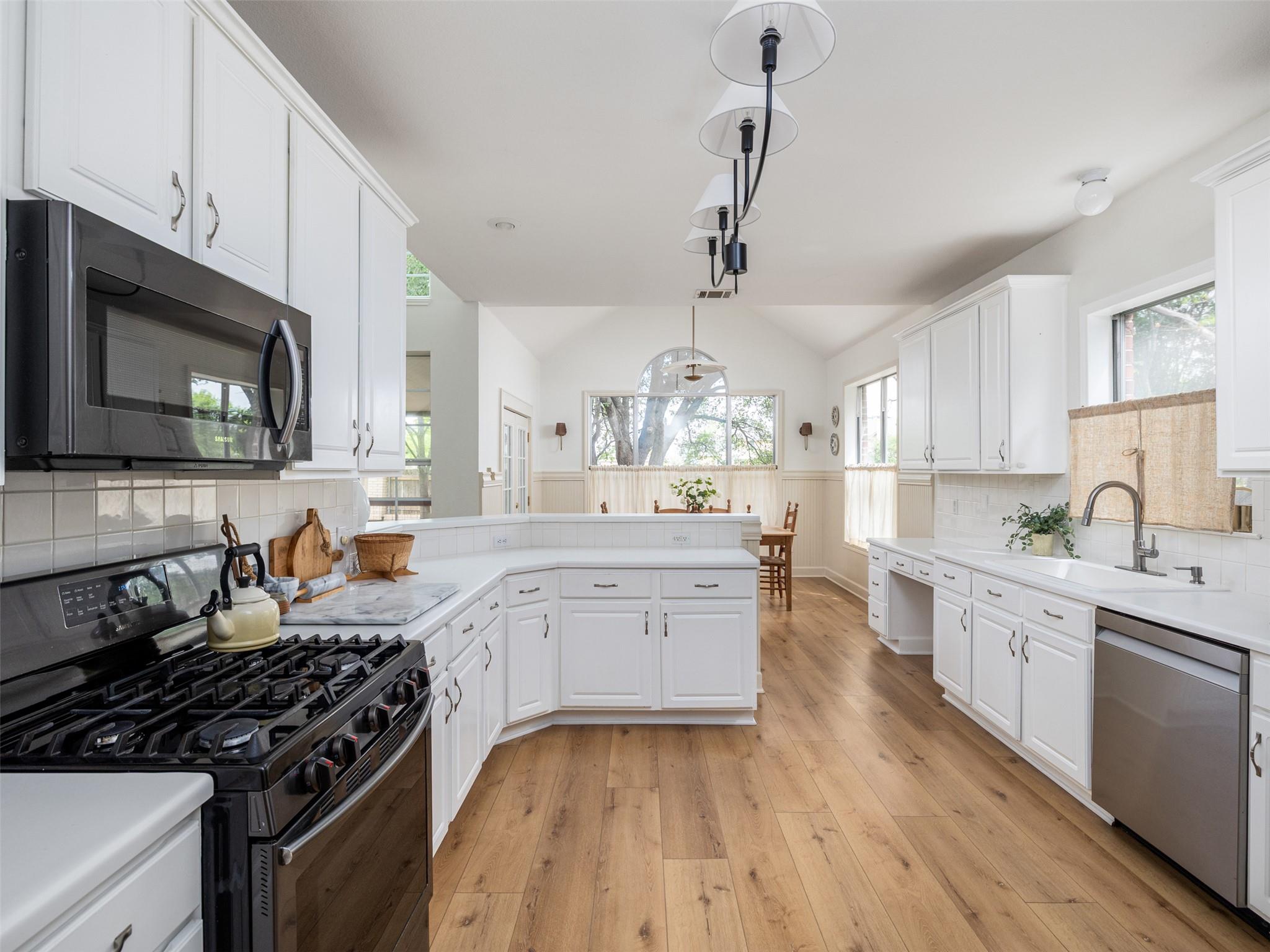 300 N Carriage Hills Dr, Georgetown, TX 78626