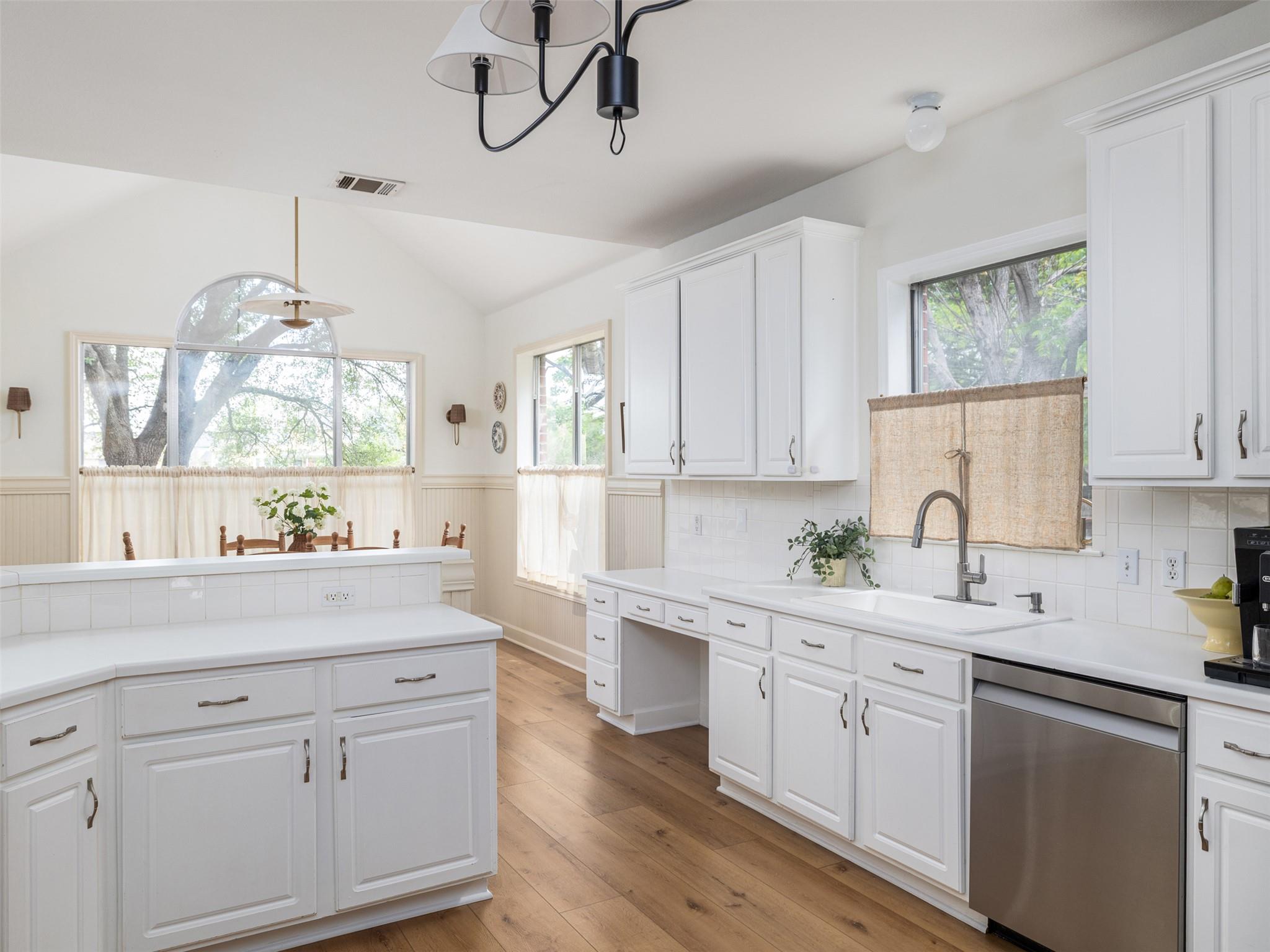 300 N Carriage Hills Dr, Georgetown, TX 78626