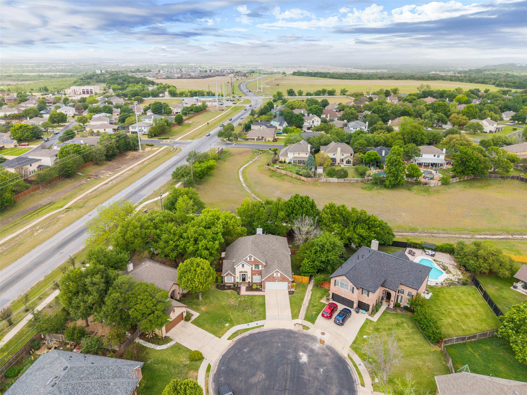 300 N Carriage Hills Dr, Georgetown, TX 78626