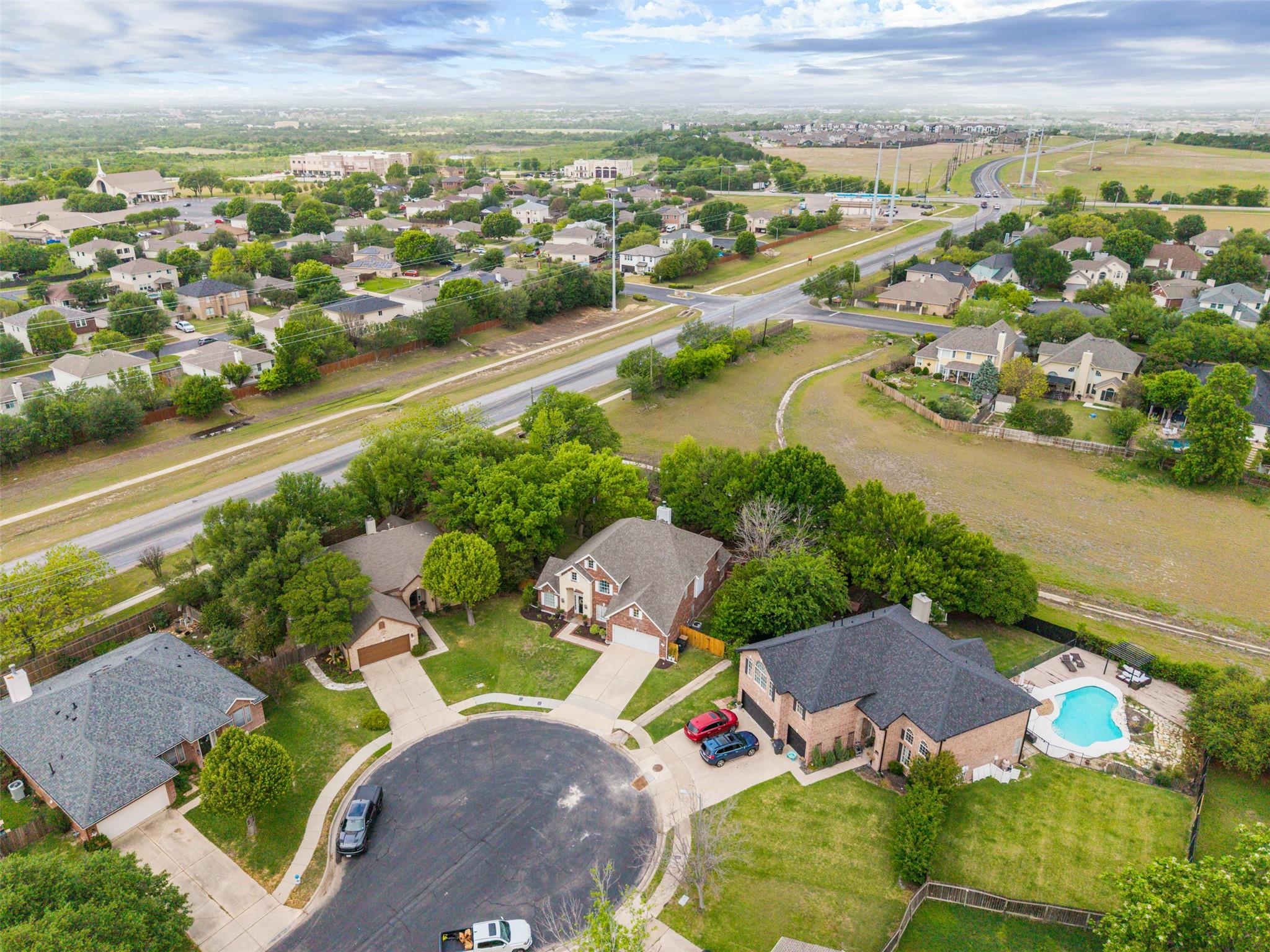 300 N Carriage Hills Dr, Georgetown, TX 78626